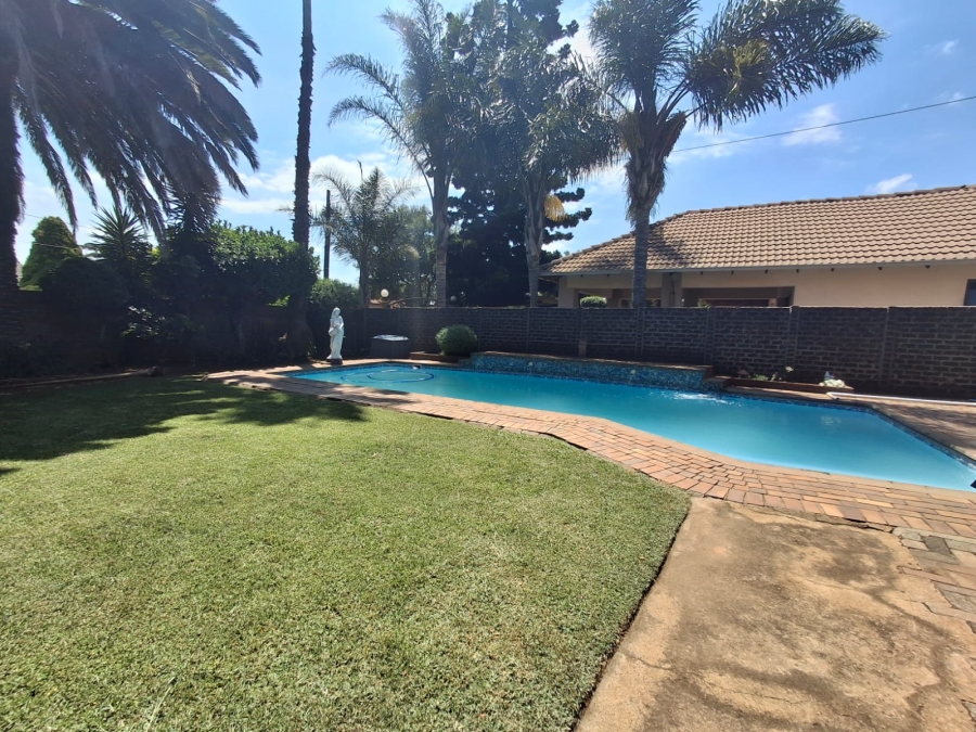 4 Bedroom Property for Sale in Bardene Gauteng
