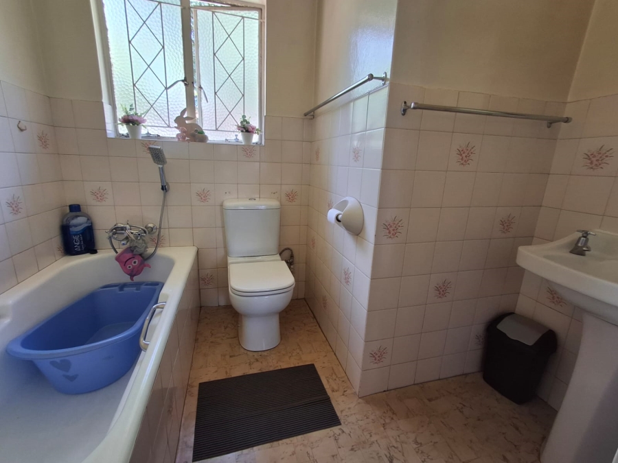 4 Bedroom Property for Sale in Bardene Gauteng