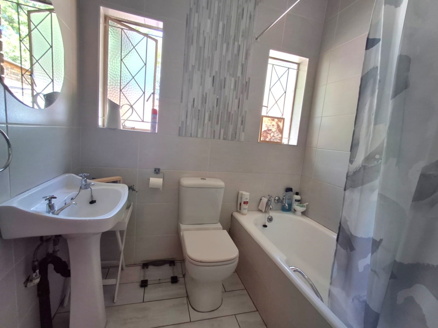 4 Bedroom Property for Sale in Bardene Gauteng
