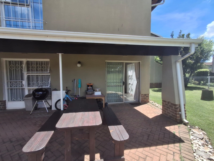 3 Bedroom Property for Sale in Farrarmere Gauteng