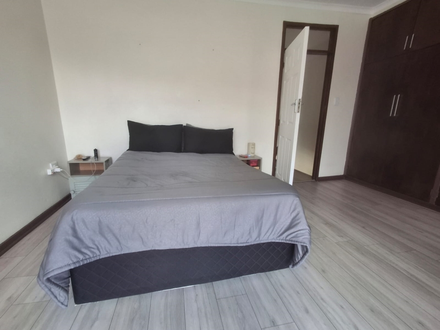 3 Bedroom Property for Sale in Farrarmere Gauteng