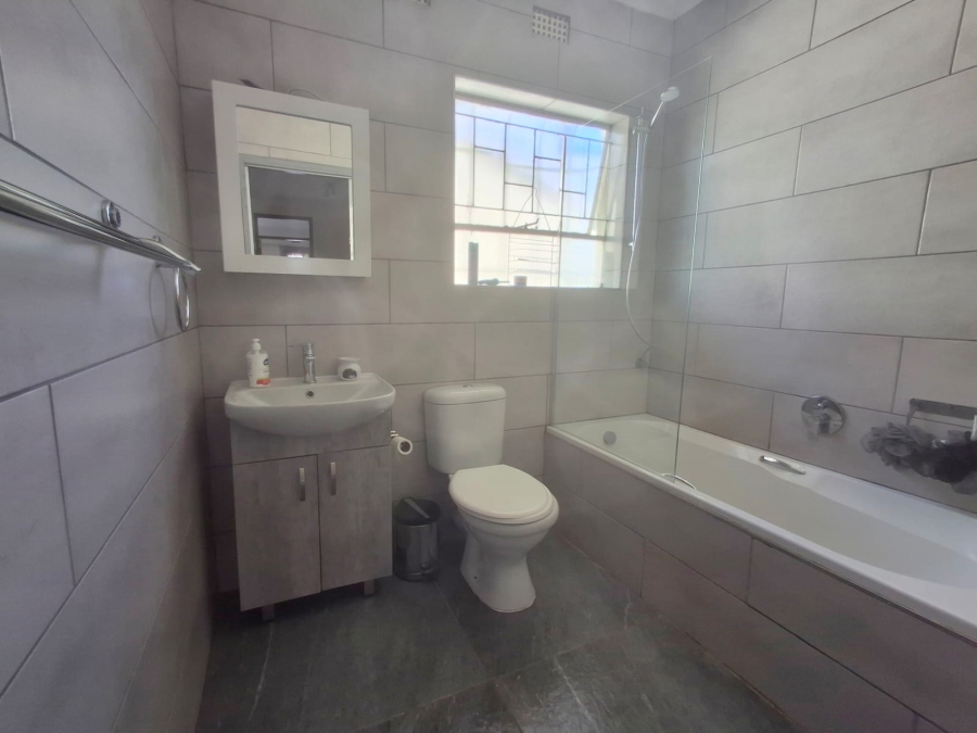 3 Bedroom Property for Sale in Farrarmere Gauteng