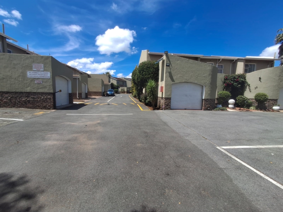 3 Bedroom Property for Sale in Farrarmere Gauteng