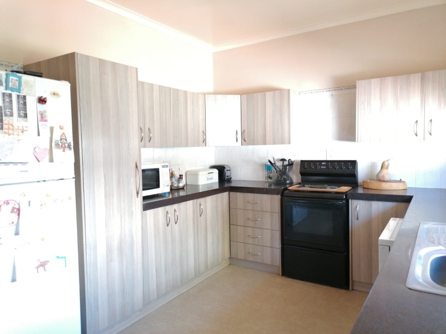 3 Bedroom Property for Sale in Farrarmere Gauteng