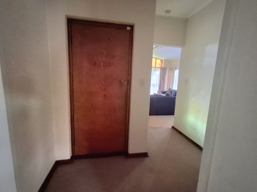 3 Bedroom Property for Sale in Farrarmere Gauteng