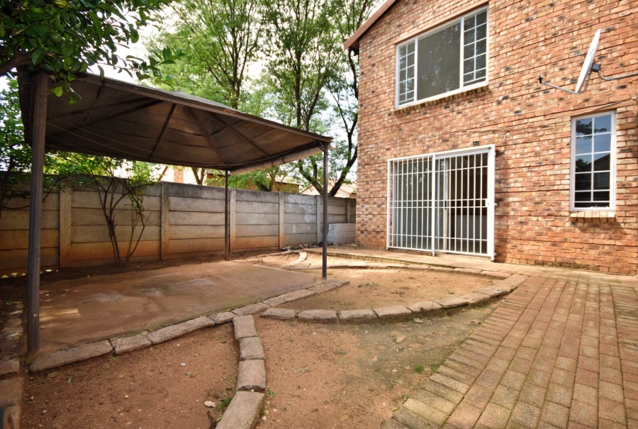 2 Bedroom Property for Sale in Sonneglans Gauteng