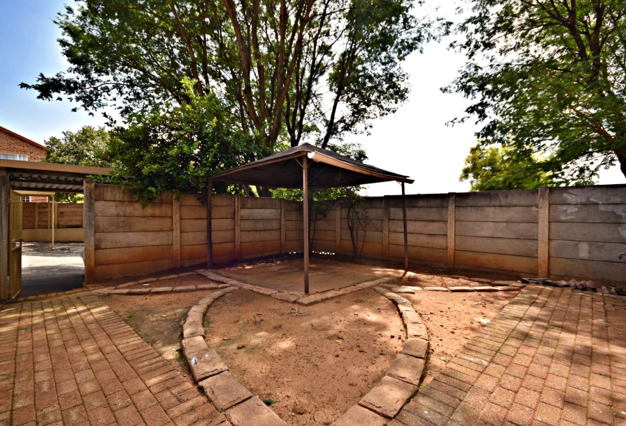 2 Bedroom Property for Sale in Sonneglans Gauteng