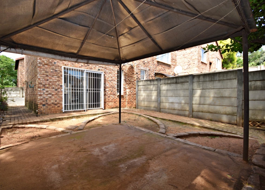 2 Bedroom Property for Sale in Sonneglans Gauteng
