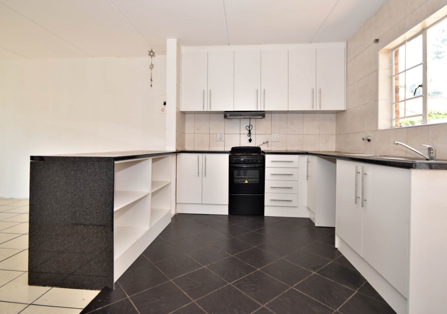 2 Bedroom Property for Sale in Sonneglans Gauteng