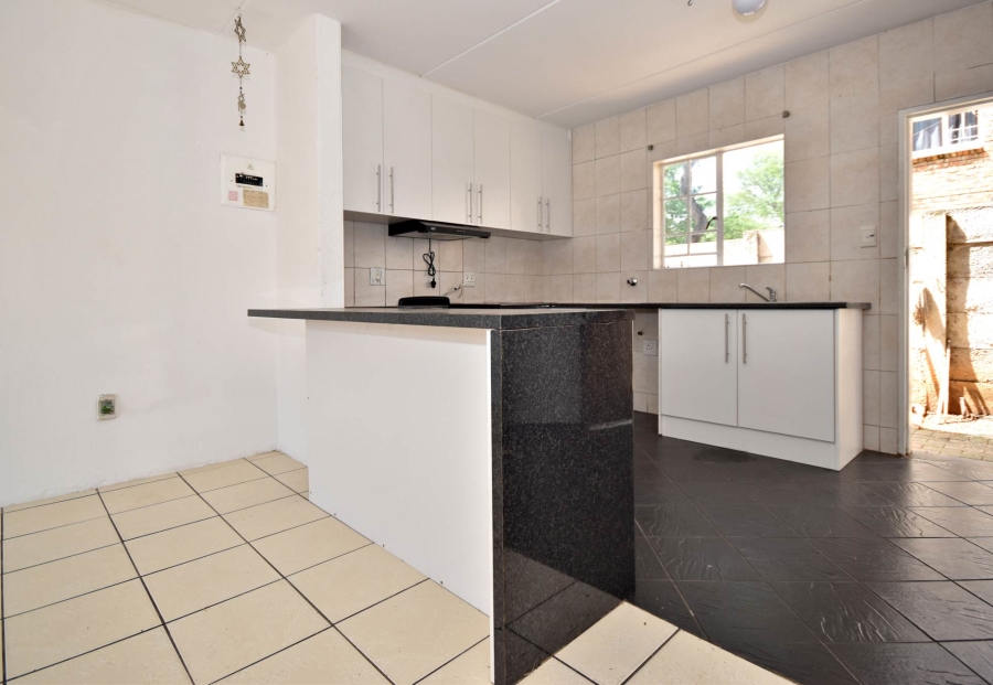 2 Bedroom Property for Sale in Sonneglans Gauteng