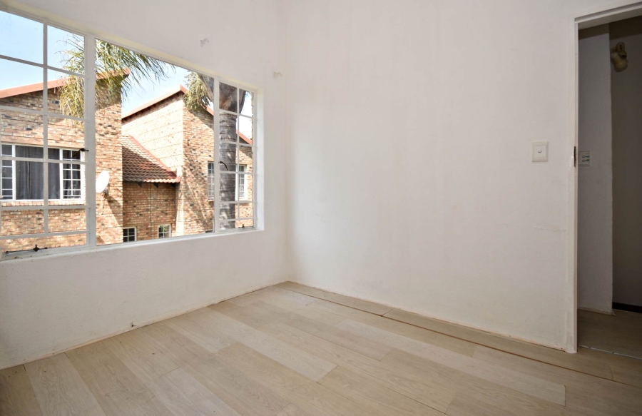 2 Bedroom Property for Sale in Sonneglans Gauteng