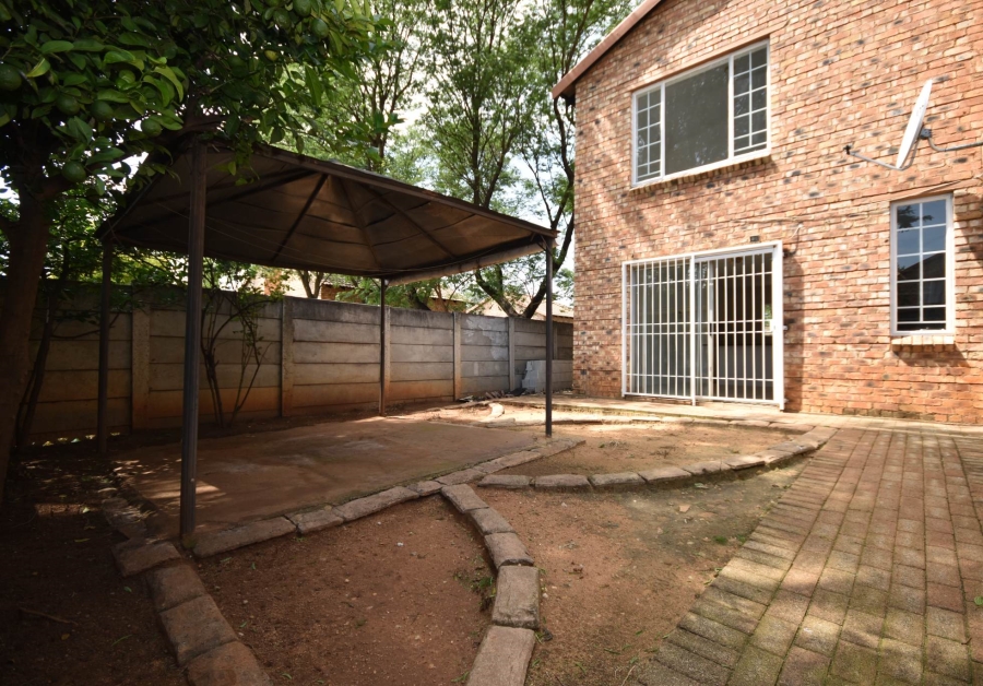 2 Bedroom Property for Sale in Sonneglans Gauteng