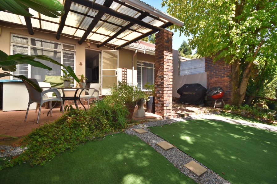 2 Bedroom Property for Sale in Sonneglans Gauteng
