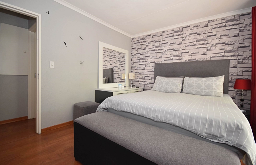 2 Bedroom Property for Sale in Sonneglans Gauteng