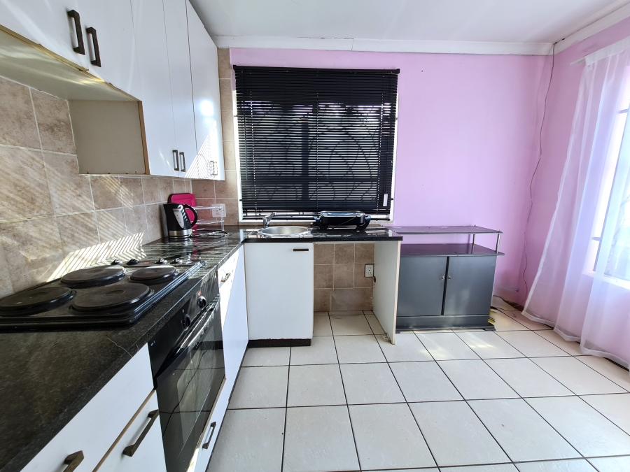 To Let 1 Bedroom Property for Rent in Bloubosrand Gauteng