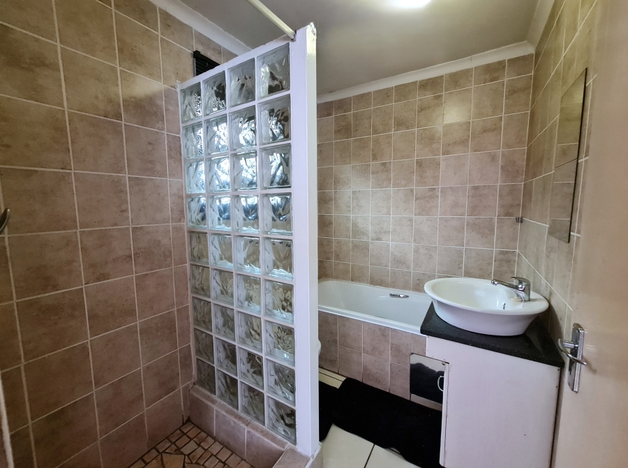 To Let 1 Bedroom Property for Rent in Bloubosrand Gauteng