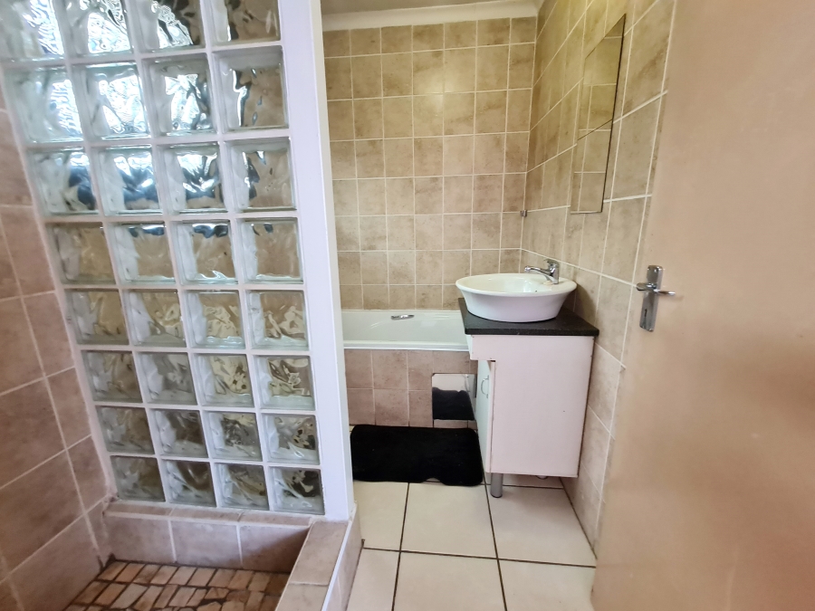 To Let 1 Bedroom Property for Rent in Bloubosrand Gauteng