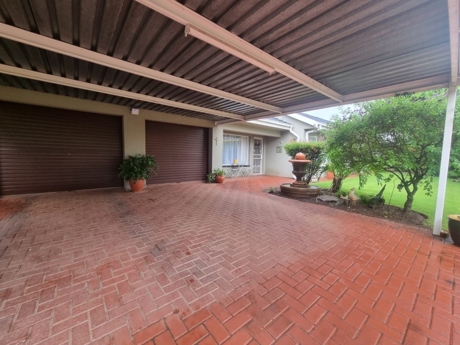 3 Bedroom Property for Sale in Falcon Ridge Gauteng