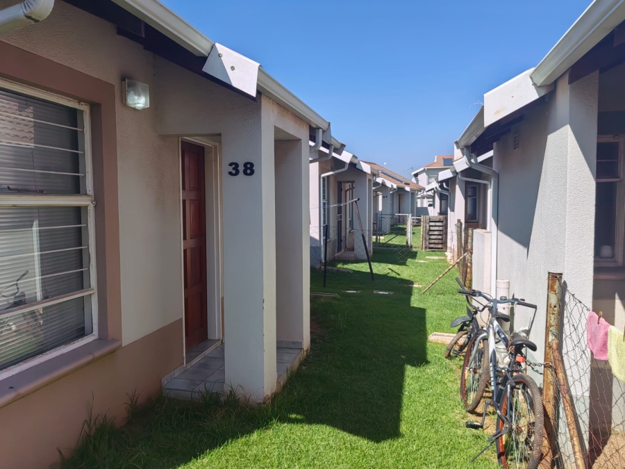 2 Bedroom Property for Sale in Aureus Gauteng