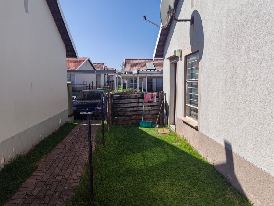 2 Bedroom Property for Sale in Aureus Gauteng