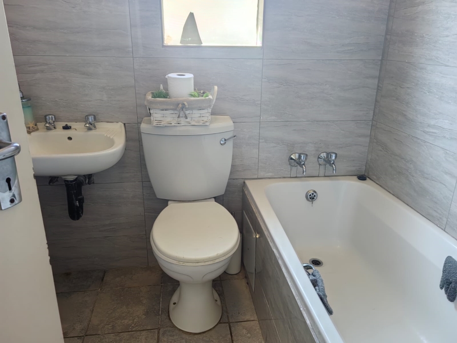 2 Bedroom Property for Sale in Aureus Gauteng