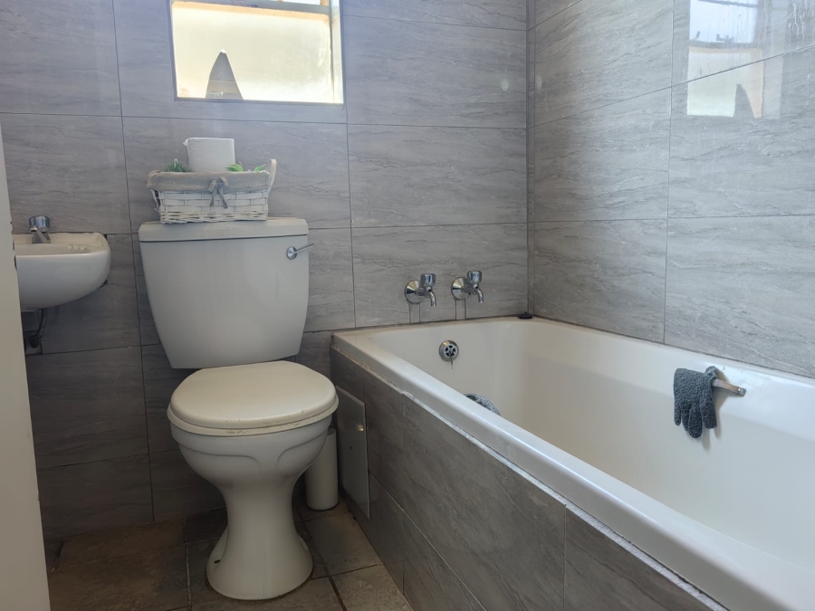 2 Bedroom Property for Sale in Aureus Gauteng