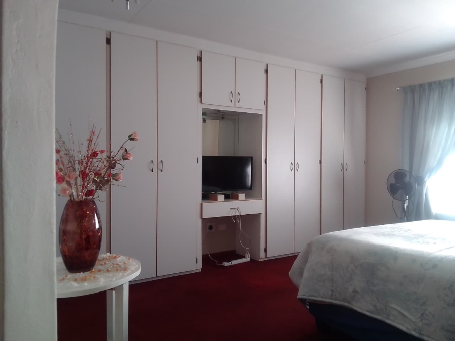 3 Bedroom Property for Sale in Eike Park Gauteng
