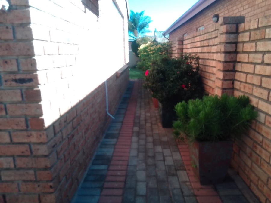 3 Bedroom Property for Sale in Eike Park Gauteng