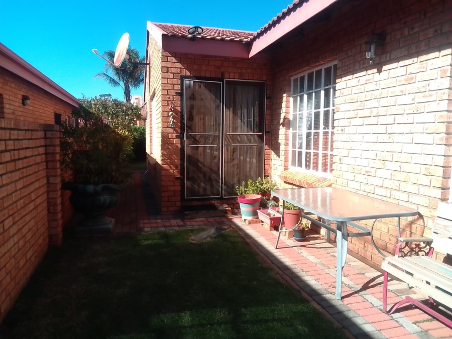 3 Bedroom Property for Sale in Eike Park Gauteng