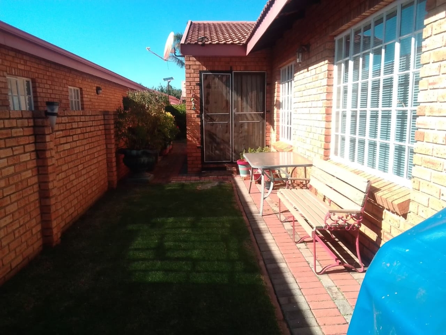 3 Bedroom Property for Sale in Eike Park Gauteng