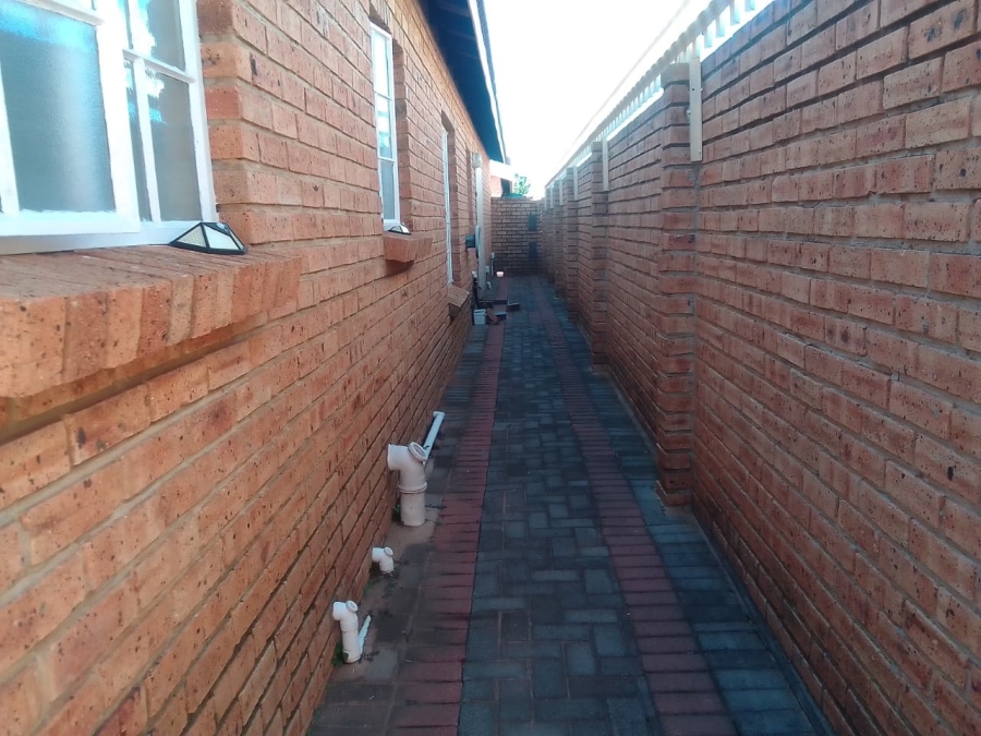 3 Bedroom Property for Sale in Eike Park Gauteng