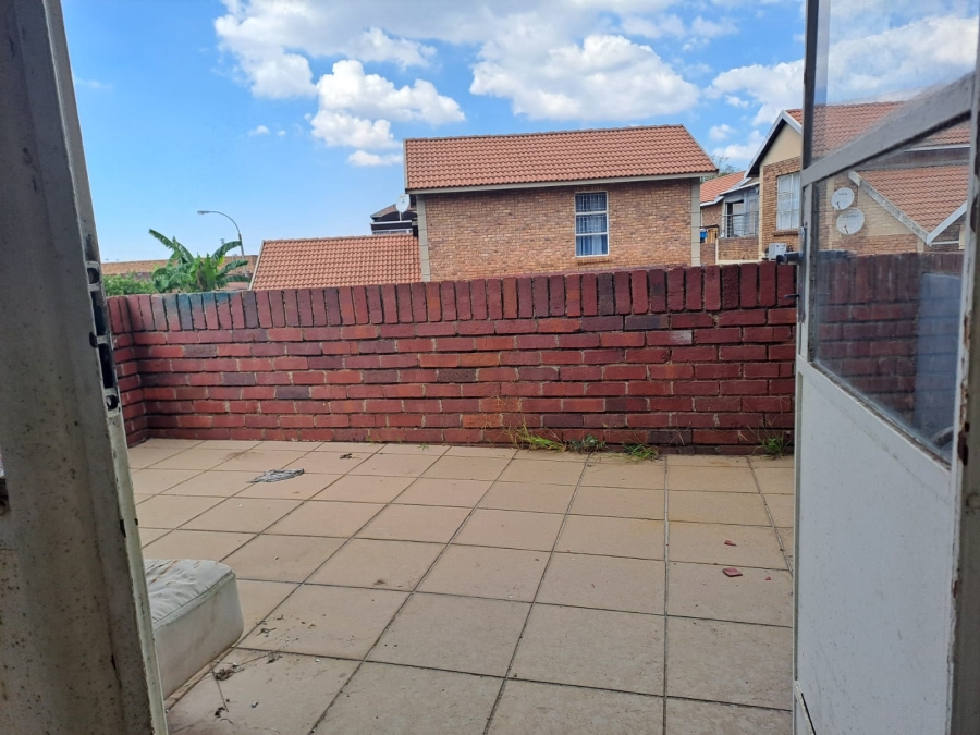 1 Bedroom Property for Sale in Edleen Gauteng