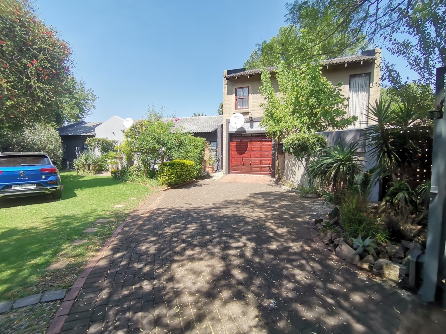 3 Bedroom Property for Sale in Brackenhurst Gauteng