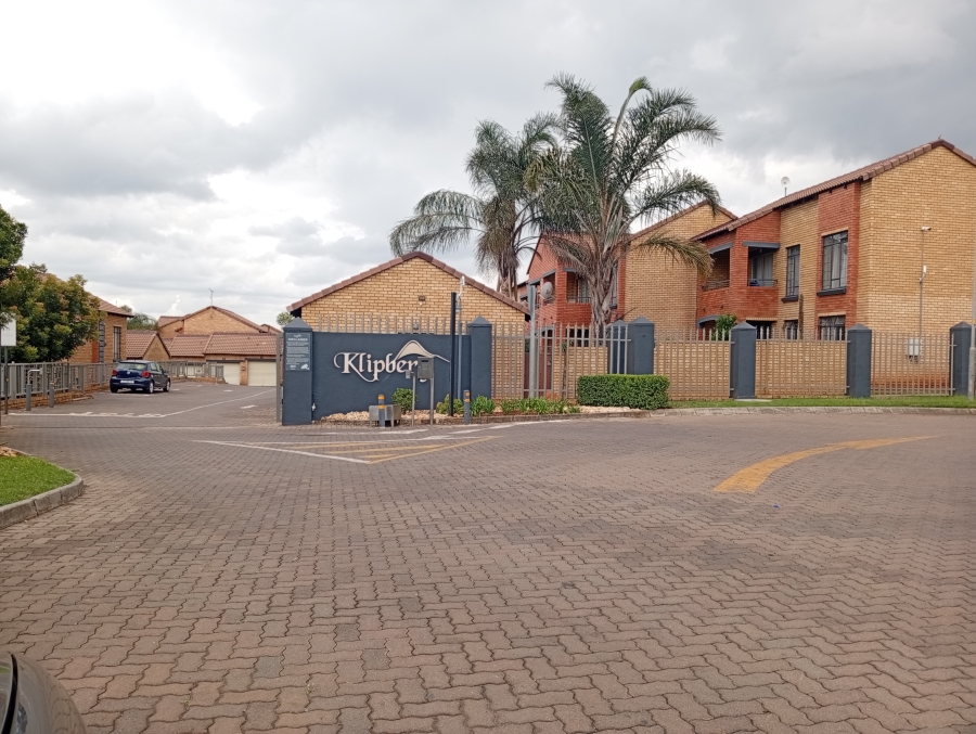 2 Bedroom Property for Sale in Equestria Gauteng
