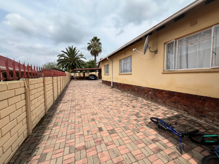 4 Bedroom Property for Sale in Birchleigh North Gauteng
