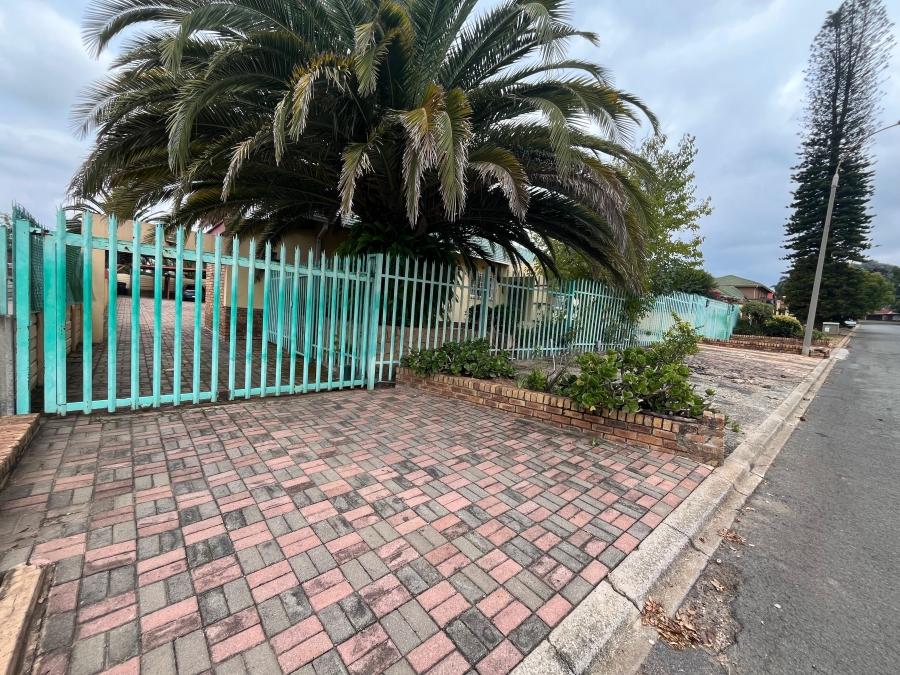 4 Bedroom Property for Sale in Birchleigh North Gauteng