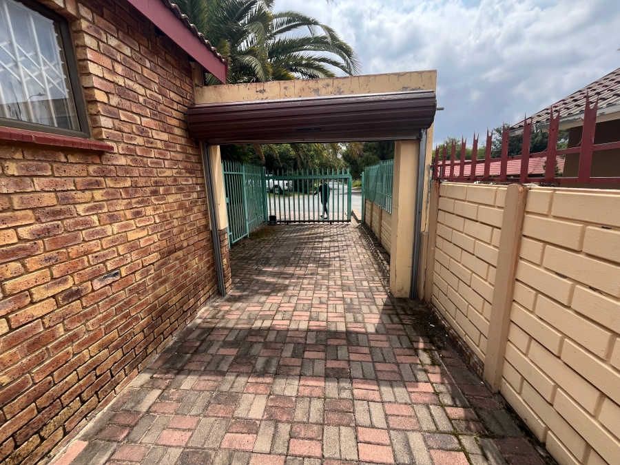 4 Bedroom Property for Sale in Birchleigh North Gauteng