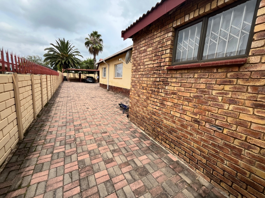4 Bedroom Property for Sale in Birchleigh North Gauteng