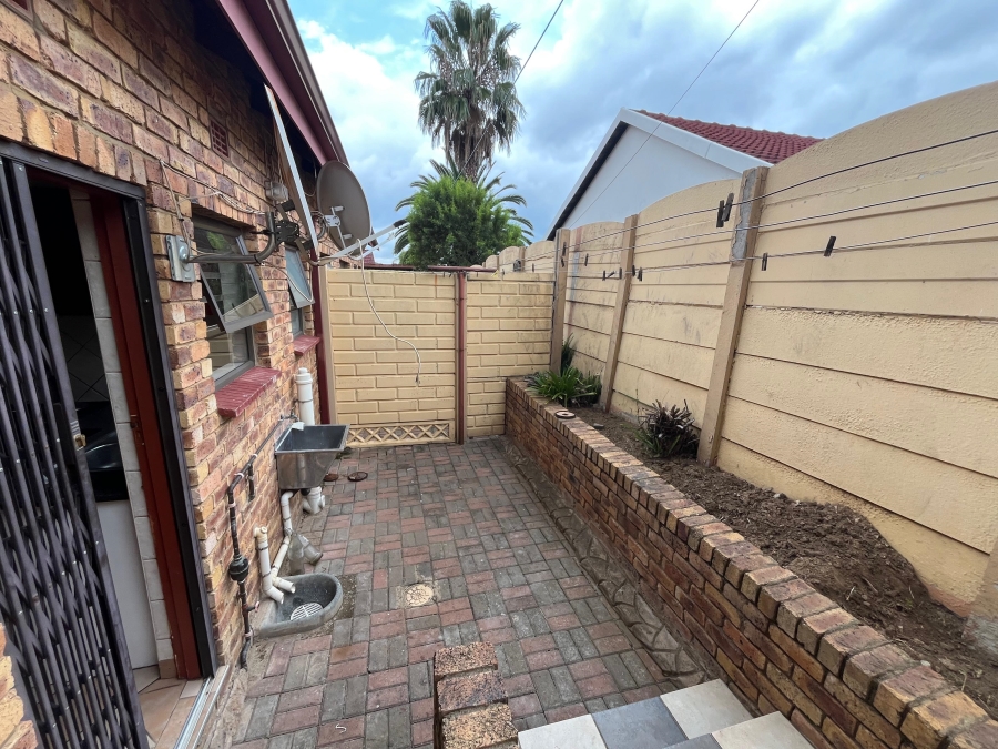 4 Bedroom Property for Sale in Birchleigh North Gauteng
