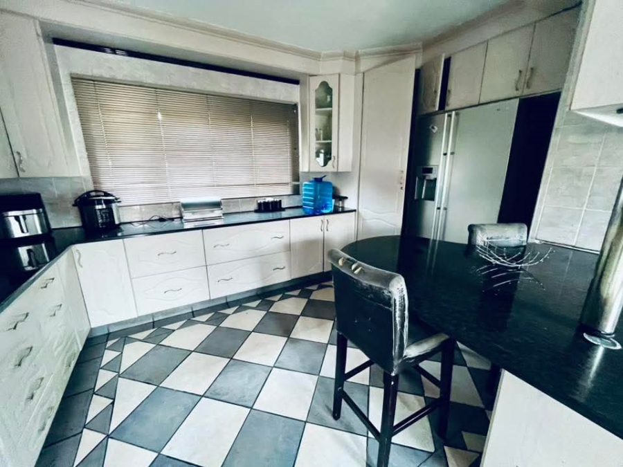 4 Bedroom Property for Sale in Birchleigh North Gauteng
