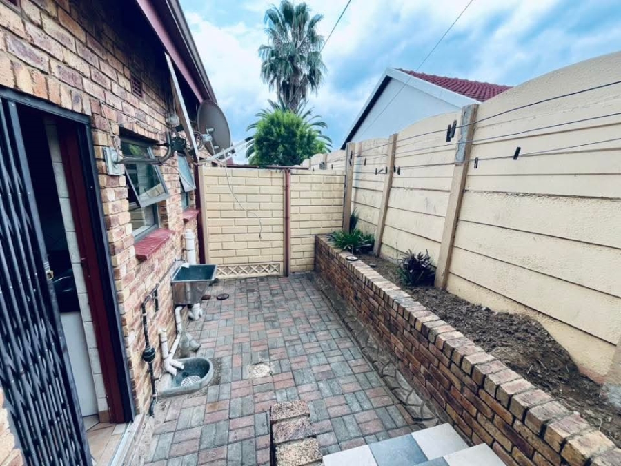 4 Bedroom Property for Sale in Birchleigh North Gauteng