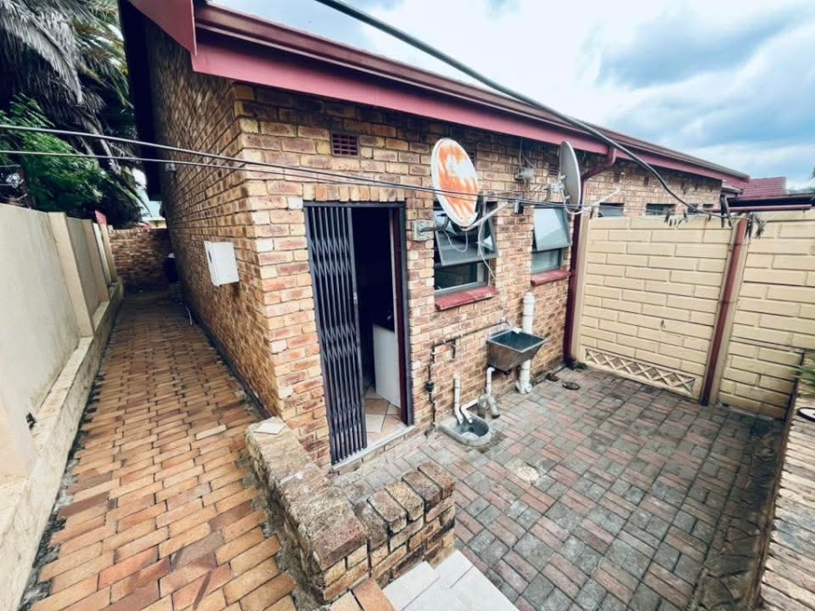 4 Bedroom Property for Sale in Birchleigh North Gauteng