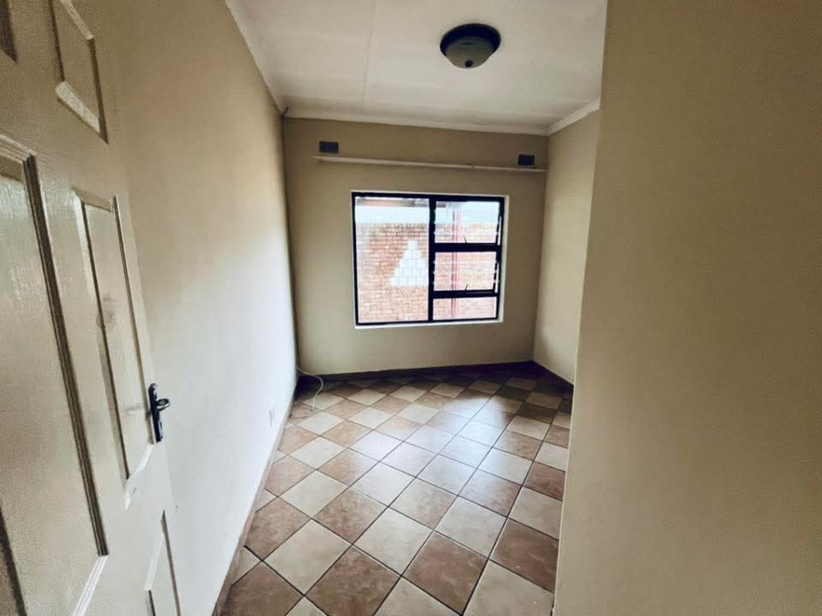 4 Bedroom Property for Sale in Birchleigh North Gauteng