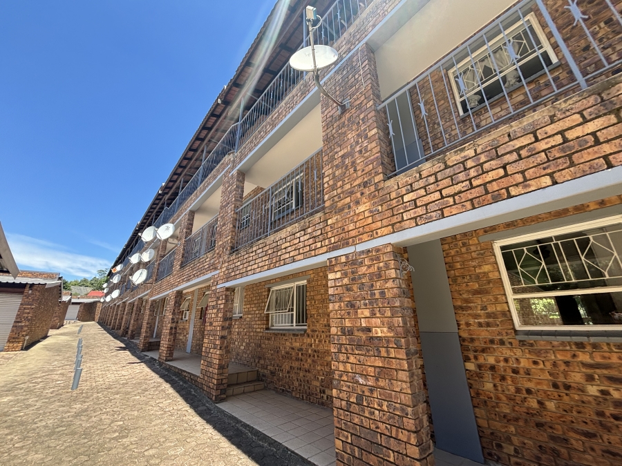 To Let 2 Bedroom Property for Rent in Robindale Gauteng