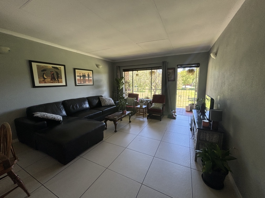 To Let 2 Bedroom Property for Rent in Robindale Gauteng