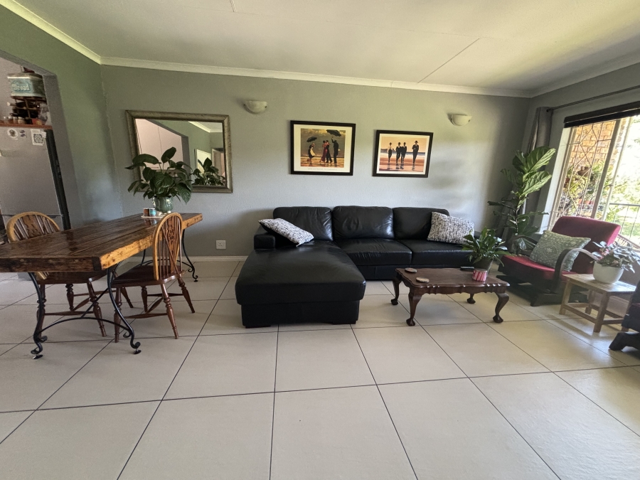 To Let 2 Bedroom Property for Rent in Robindale Gauteng