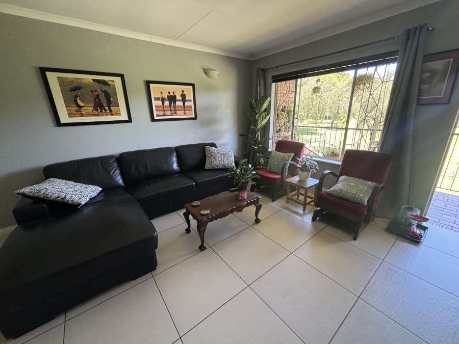 To Let 2 Bedroom Property for Rent in Robindale Gauteng