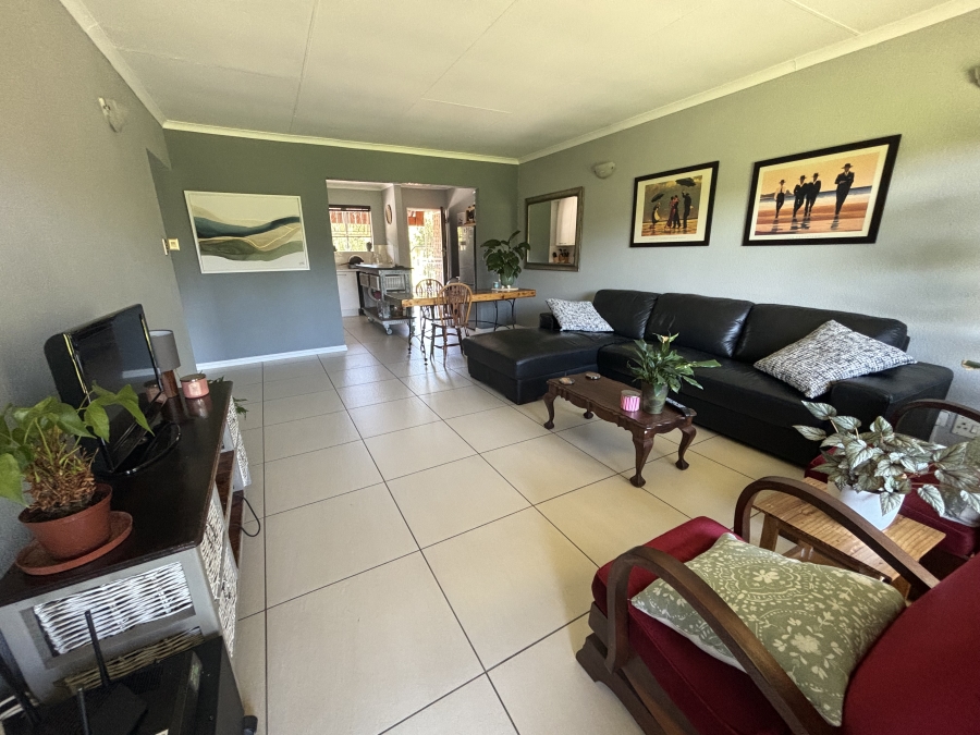 To Let 2 Bedroom Property for Rent in Robindale Gauteng