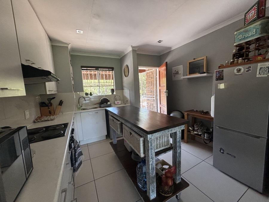To Let 2 Bedroom Property for Rent in Robindale Gauteng