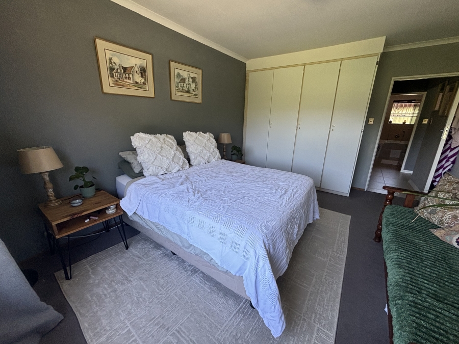 To Let 2 Bedroom Property for Rent in Robindale Gauteng